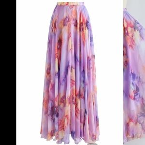 Blooming flower lilac maxi skirt. Size medium. NEVER WORN